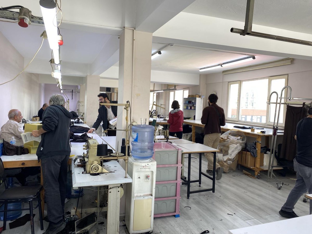 KomunistKoz's tweet photo. Anadilde Eğitim Hakkı İçin Tarlabaşı'ndaydık

Alınteri ve Köz olarak “Anadilde eğitim haktır, engellenemez! Perwerdehiya bi zimanê dayikê maf e, nayê astengkirin!” şiarlı kampanyamızın ilk bildiri dağıtımını Tarlabaşı’nda yaptık

https://t.co/KXMHuSjVzg https://t.co/6wBhUxRs5m