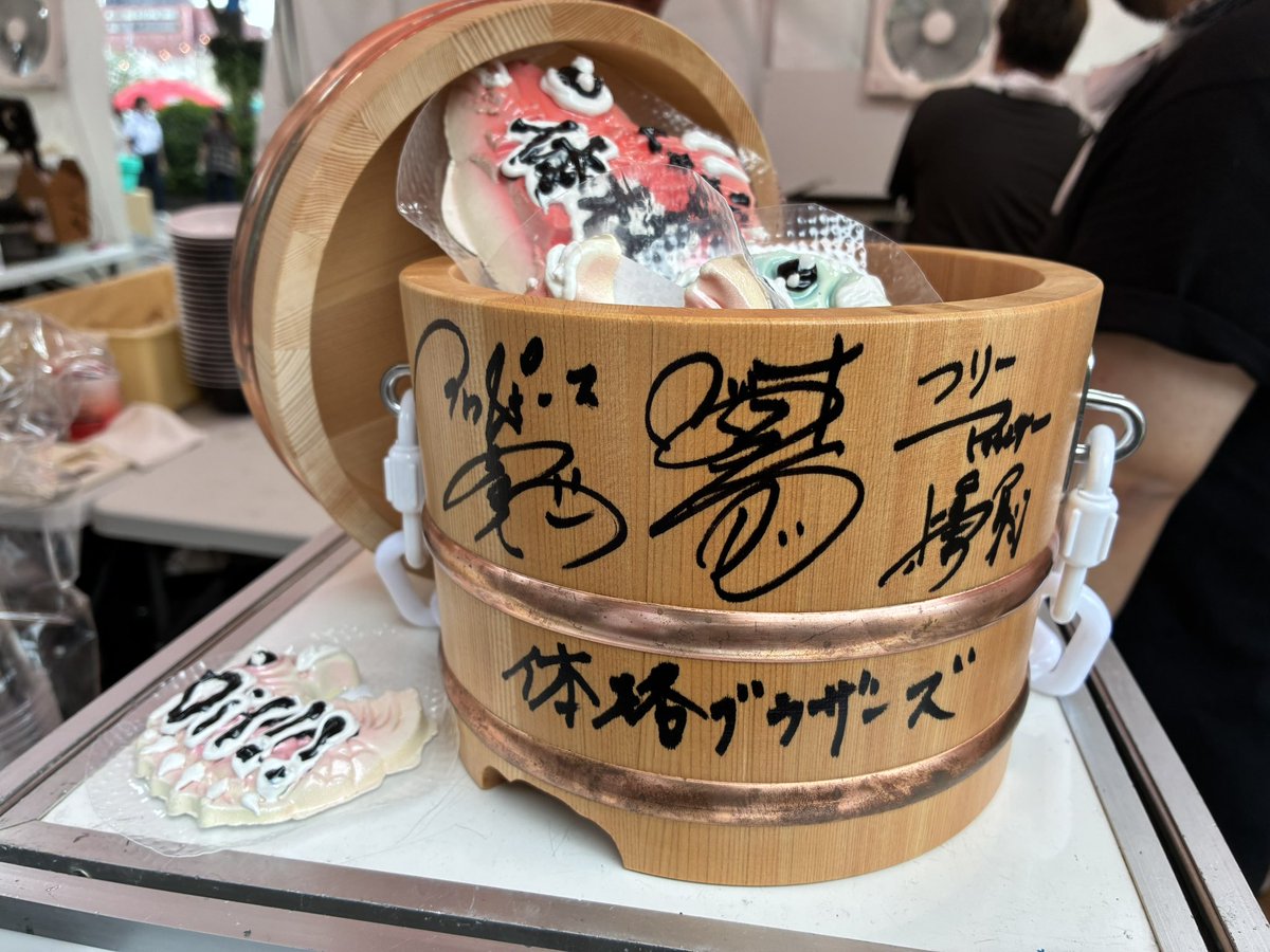 TONAMINOTAMI's tweet photo. 富山みつり、体格祭を堪能🍲
こりゃ面白い🤣 https://t.co/qVe7nLlX2k