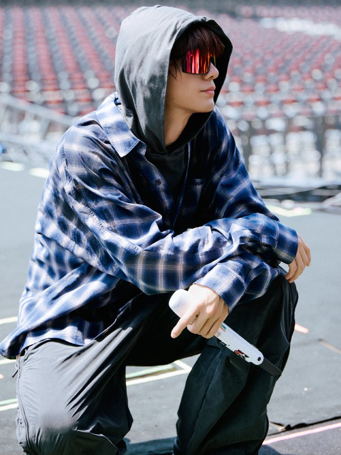 YaochensClub_TH's tweet photo. 小琛哥 de Studio Update - 260927
🎵 7 Times Music Live Festival - Rehearsal

เต้นไปเต้นมา เสื้อกลายเป็นสีไล่เฉดซะงั้น

#YAOCHENx7TimesMusicLive 
#YAOCHEN #姚琛 #야오천 #เหยาเชิน https://t.co/hg7xKBvwoJ