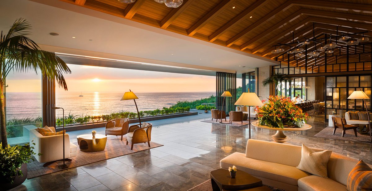 DestinaHotels's tweet photo. ワイキキを代表する歴史的な高級ホテルの一角、ハレクラニ。その世界2号店が沖縄にあるって知ってる？

「ハレクラニ沖縄」は2021年、沖縄県中部の恩納村にオープン。

実はハワイのハレクラニも日本の三井不動産がオーナーで、1917年創業の超名門。1981年に三井不が買収しており日本との縁が深い。 https://t.co/T1GPt586Kx