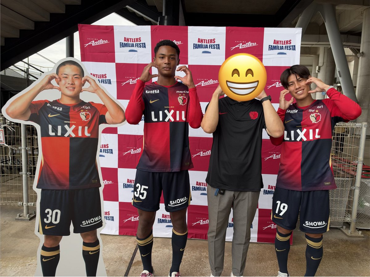 mr_so1019's tweet photo. 大森選手、アントニ選手ありがとう🙏
不在の湊海ポーズで😁 https://t.co/nzQwNSbJIB