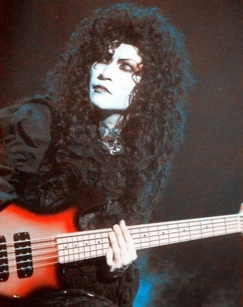 Apresmidiaparis's tweet photo. When they tell me vampires aren't real but Yu~ki from Malice Mizer exist https://t.co/HyBfLNOl88
