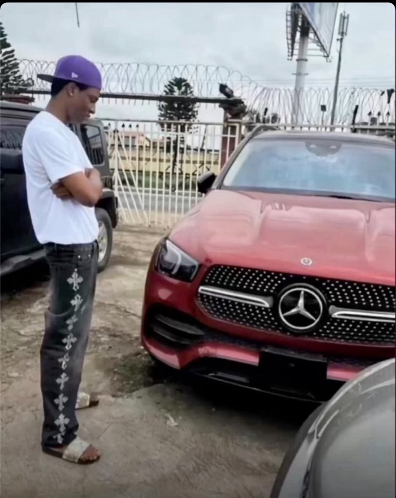 theyfwoc's tweet photo. Make we dey observe sha, God fit run am before December 🤧 https://t.co/BX7uCY6s3E