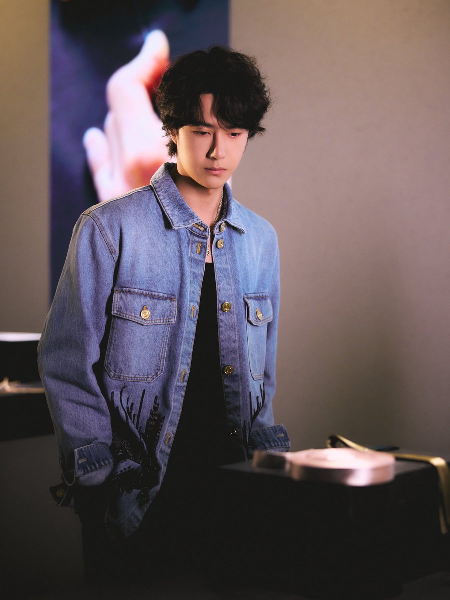Nanpaphat11's tweet photo. กรี๊ดดดดดดดดดดดดดดดดดดดดดดดดYibo official  มาลงรูปอันนี้งานอะไรนะพี่สับสนไปหมด 
#หวังอี้ป๋อ
#WangYibo https://t.co/uyuxzj3frC