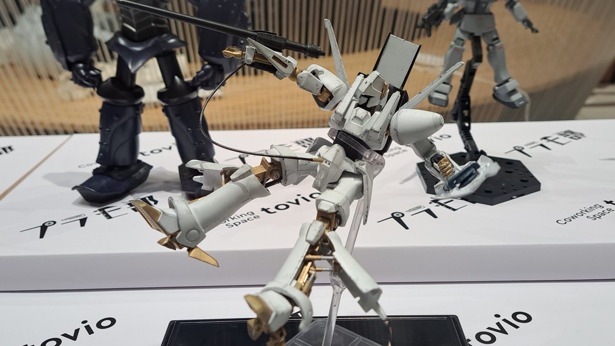 AEDojsn's tweet photo. 小さなプラモ展示あり。エルガイム推し？ https://t.co/fqpzf1uJK4