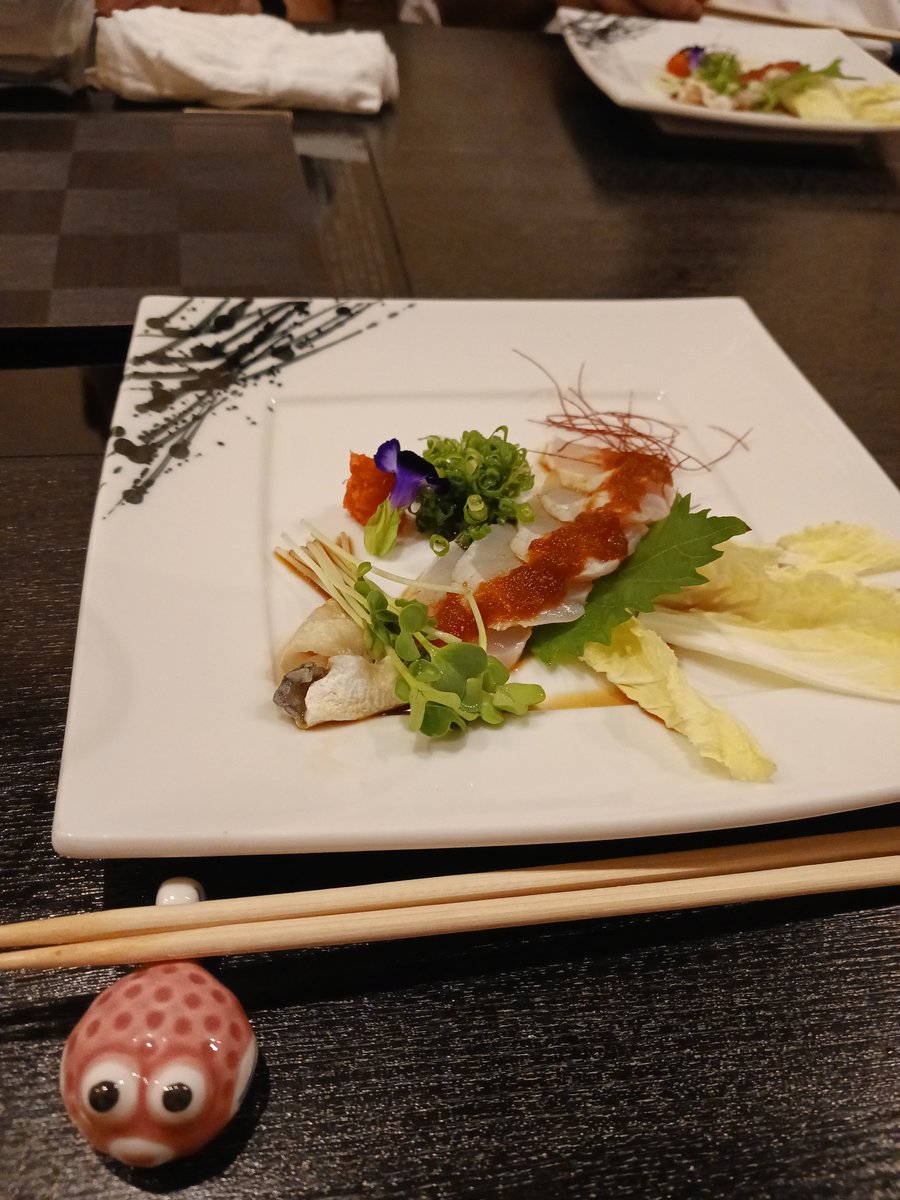 na_itojin's tweet photo. ふぐ料理たべて飲んで
2件目ふらりとラウンジ
入って、日曜日のお昼に
起きて　なんか久しぶりの
二日酔いの休日、、 https://t.co/2QBvkI7jNB