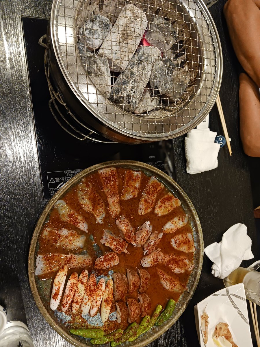 na_itojin's tweet photo. ふぐ料理たべて飲んで
2件目ふらりとラウンジ
入って、日曜日のお昼に
起きて　なんか久しぶりの
二日酔いの休日、、 https://t.co/2QBvkI7jNB