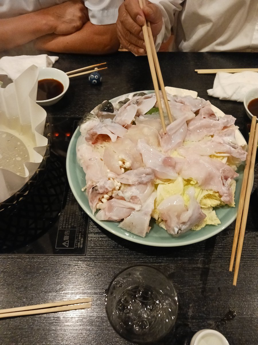 na_itojin's tweet photo. ふぐ料理たべて飲んで
2件目ふらりとラウンジ
入って、日曜日のお昼に
起きて　なんか久しぶりの
二日酔いの休日、、 https://t.co/2QBvkI7jNB