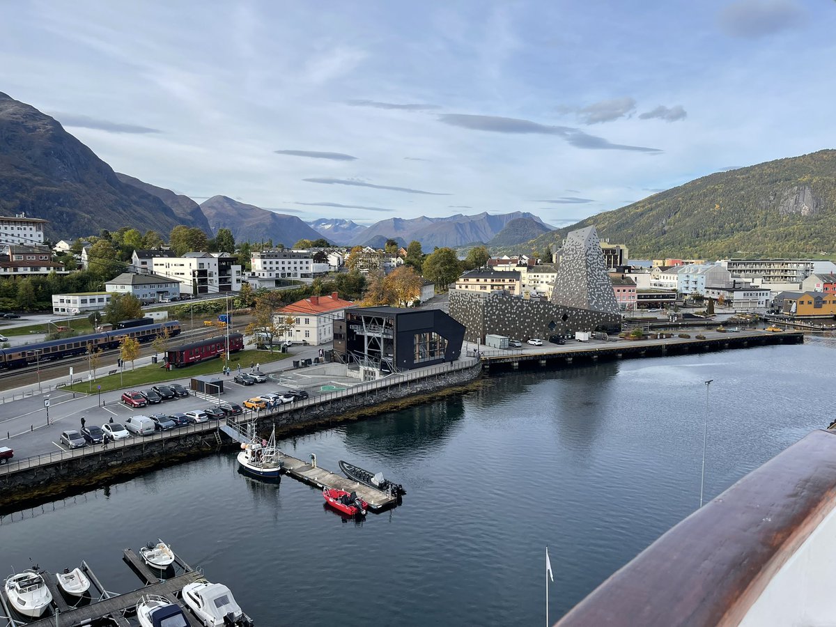StevenCarter289's tweet photo. Ăndalsnes 🇳🇴🇳🇴🇳🇴🇳🇴 https://t.co/GWjebgj4pP