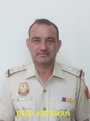 CrimeBranchDP's tweet photo. 🚨🔥 ₹3 CRORE EXTORTION RACKET BUSTED — 02 ACCUSED ARRESTED! 🚔

🎯 AGS, Crime Branch, Delhi busted an organized extortion racket allegedly operated in the name of gangster Kapil Sangwan @ Nandu; 02 accused arrested.
💰 ₹3 CRORE EXTORTION DEMAND: A businessman allegedly threatened with serious consequences for non-payment, case of PS Bindapur, Delhi worked out.
⚠️ FIRING PLAN FOILED: Shooters were allegedly being arranged to target victims’ residences/business premises and create fear to force payment.

💪 successful operation led by Insp. Krishan Kumar, under ACP Bhagwati Prasad, and under the supervision of DCP Sh. Harsh Indora. 

🚨🔥 ₹3 करोड़ की रंगदारी का रैकेट बेनकाब — 02 आरोपी गिरफ्तार! 🚔

🎯 AGS, क्राइम ब्रांच, दिल्ली ने गैंगस्टर Kapil Sangwan @ Nandu के नाम पर कथित रूप से संचालित संगठित रंगदारी रैकेट का भंडाफोड़ करते हुए 02 आरोपियों को गिरफ्तार किया।
💰 ₹3 करोड़ की रंगदारी की मांग: एक कारोबारी को कथित रूप से गंभीर परिणाम भुगतने की धमकी देकर रकम देने के लिए मजबूर किया जा रहा था। थाना बिंदापुर, दिल्ली का मामला सुलझाया गया।
⚠️ फायरिंग की साजिश नाकाम: रकम वसूलने के लिए पीड़ितों के घर/व्यावसायिक प्रतिष्ठानों पर हमला कर दहशत पैदा करने हेतु कथित रूप से शूटरों की व्यवस्था की जा रही थी।

💪 सफल ऑपरेशन का नेतृत्व इंस्पेक्टर कृष्ण कुमार ने किया, एसीपी श्री भगवती प्रसाद के मार्गदर्शन में तथा डीसीपी श्री हर्ष इंदौरा के पर्यवेक्षण में।

https://t.co/2MjNY4hntk

#DelhiPolice #CrimeBranch

@LtGovDelhi
@DelhiPolice
@CPDelhi
@hgsdhaliwalips