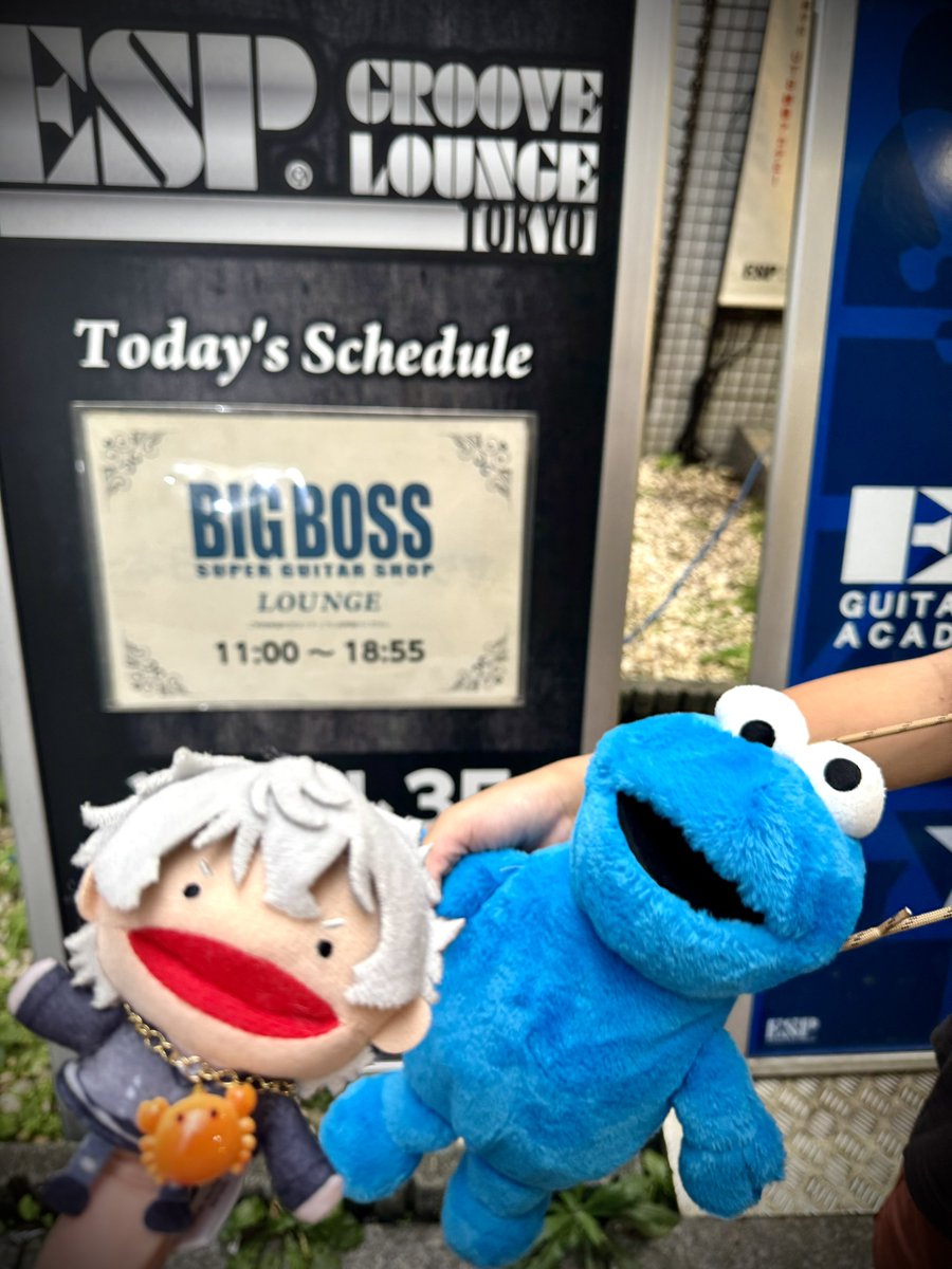 na_jatan's tweet photo. 御茶ノ水にNANIGONAVISさんを観に来ました✌️
れいんちゃん頑張れ〜🫶 https://t.co/yTRWe4MeTj
