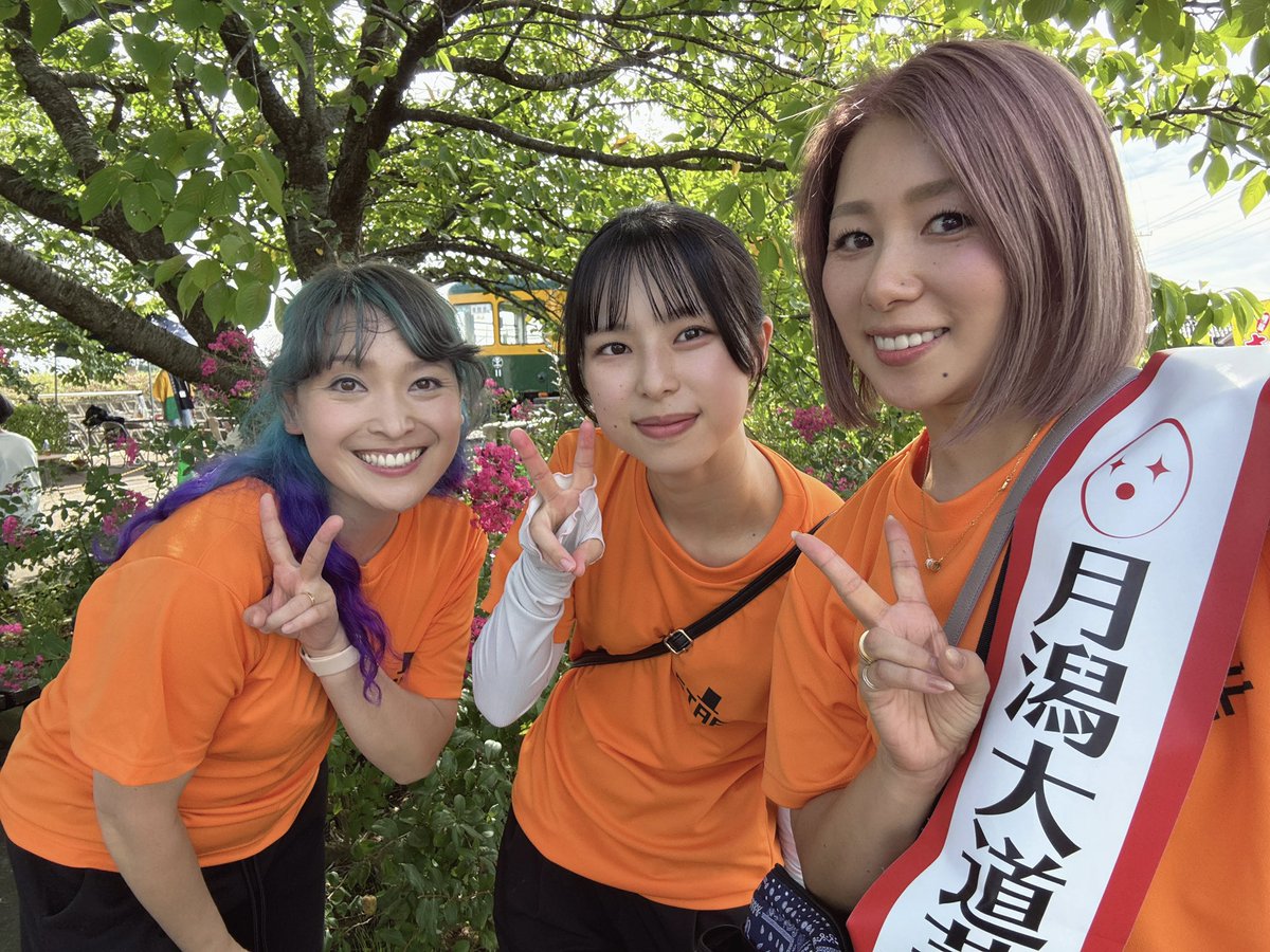 hito_saito's tweet photo. 第28回
月潟大道芸フェスティバル
お越しいただき
ありがとうございました🙇‍♀️

12組のパフォーマーの皆さま
盛り上げていただき感謝いたします😭👏また、月潟にお越しください😌

ひとみんと一緒に回ってくれた
みさ&amp;ゆう
ありがとう🫶

取り急ぎ、お礼まで🙏
#月潟大道芸フェスティバル https://t.co/uR3XkvQGEI