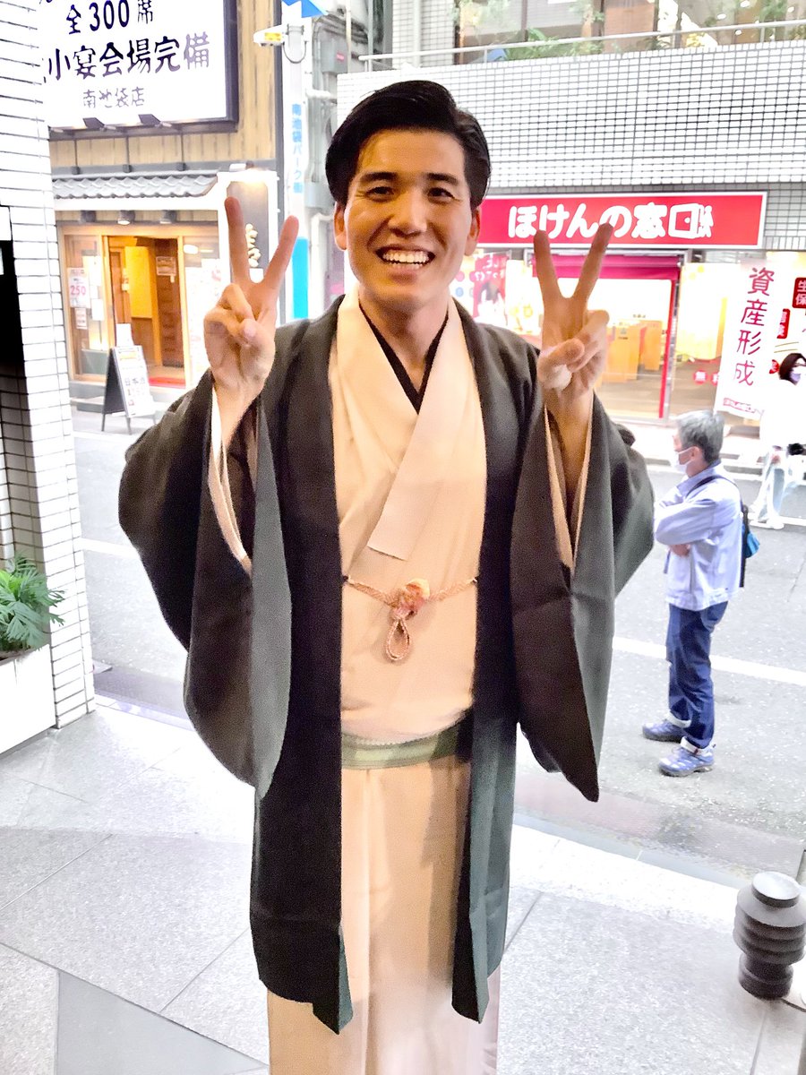 habakenken's tweet photo. かけ橋さん落語会@minaikeZa

新作落語の名作『ラーメン屋』に挑んだかけ橋さん❗️

昔、寿輔師匠でよく聴いた大好きな噺
かけ橋さんが『ラーメン屋』をどんな味付けにするのか楽しみでしたが、会場も笑いに包まれながらも、あちこちからすすり泣きが、、、
まさに笑いと涙で、心に沁みる一杯でした🍜 https://t.co/Ahj0qrEY3c