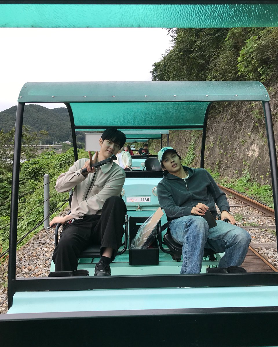 INNITENT's tweet photo. [박윤호X이현준]

🛤️🌝🌾

#박윤호 #PARKYOONHO
#이현준 #LEEHYUNJUN
#INNIT #이닛 https://t.co/vsF92PGza6