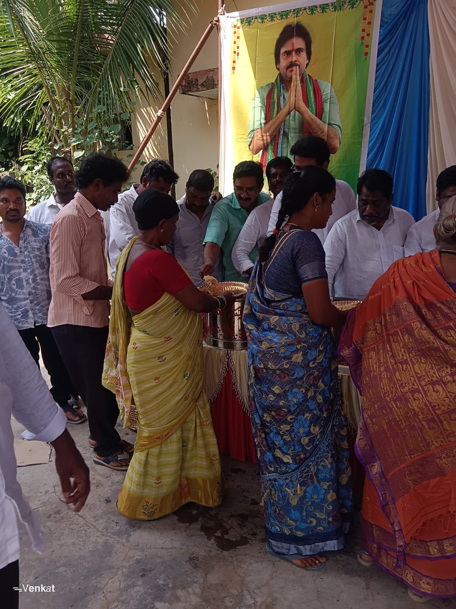 venkatmogali's tweet photo. పిఠాపురంలో పలు గ్రామాల్లో అన్నదాన కార్యక్రమం మొదలయింది ..13 రోజులు పాటు కొనసాగుతోంది.. కళ్యాణ్ గారి సొంత నిధులతో ఇది జరుగుతుంది.

@JanaSenaParty
@PawanKalyan @JSPShatagniTeam 
@NagababuP_jsp @NagaBabuOffl https://t.co/riqJ2z4paS
