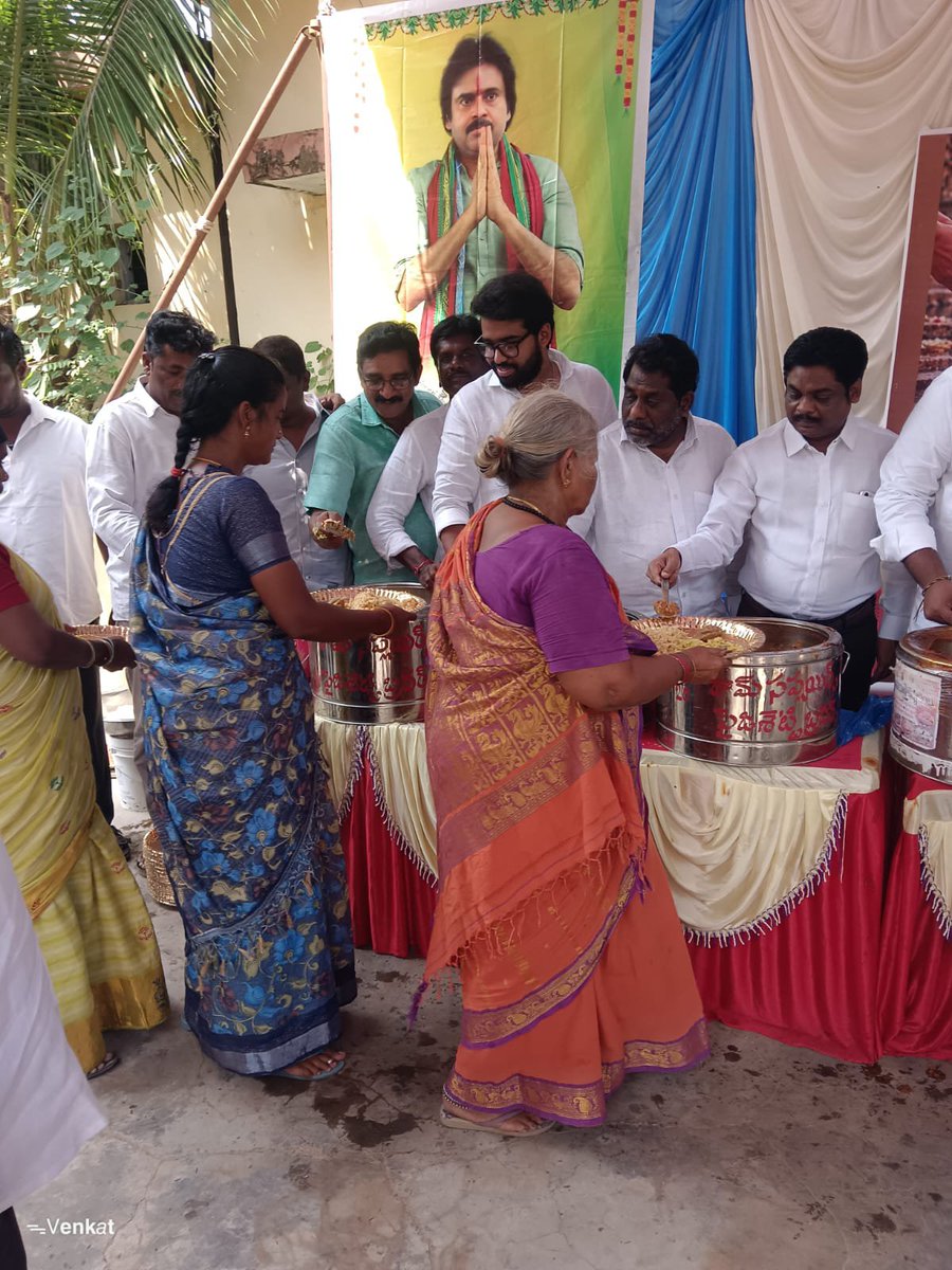 venkatmogali's tweet photo. పిఠాపురంలో పలు గ్రామాల్లో అన్నదాన కార్యక్రమం మొదలయింది ..13 రోజులు పాటు కొనసాగుతోంది.. కళ్యాణ్ గారి సొంత నిధులతో ఇది జరుగుతుంది.

@JanaSenaParty
@PawanKalyan @JSPShatagniTeam 
@NagababuP_jsp @NagaBabuOffl https://t.co/riqJ2z4paS
