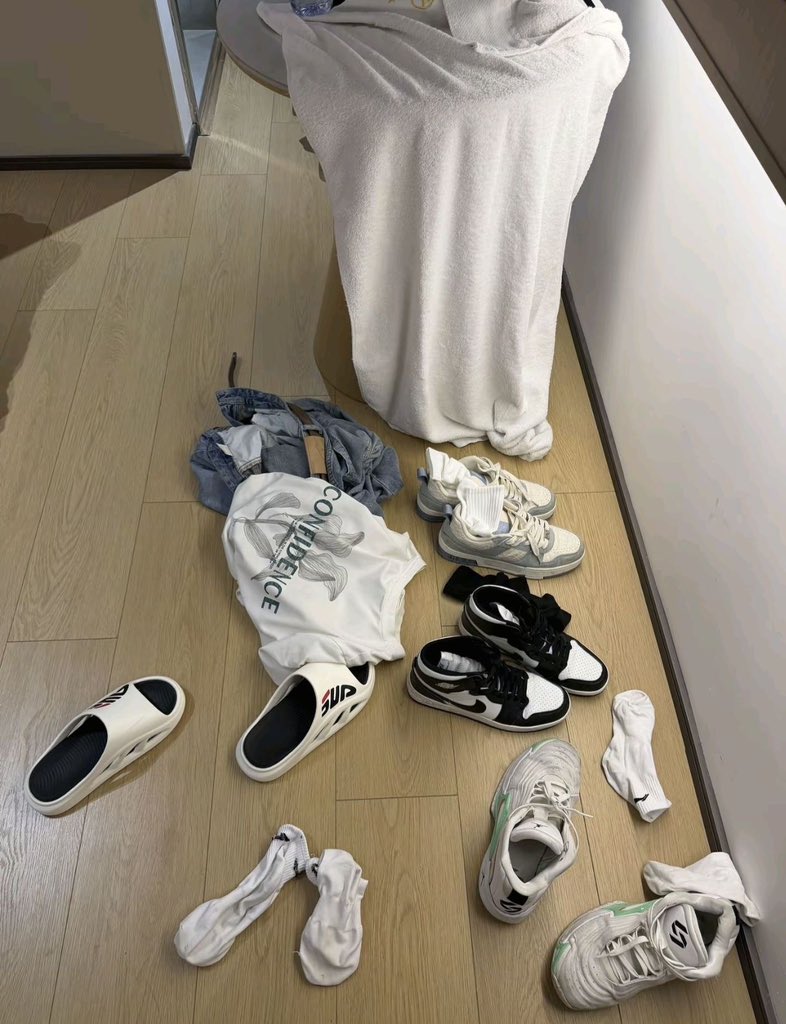 SM762688006's tweet photo. 西安有瘦🐒0m或者瘦猴🐮🐮现在见吗？西安有30以下的0/M/1/S/农/牛今天玩吗？在线等，挺急的😄三人行 https://t.co/mI0tcbTy9w