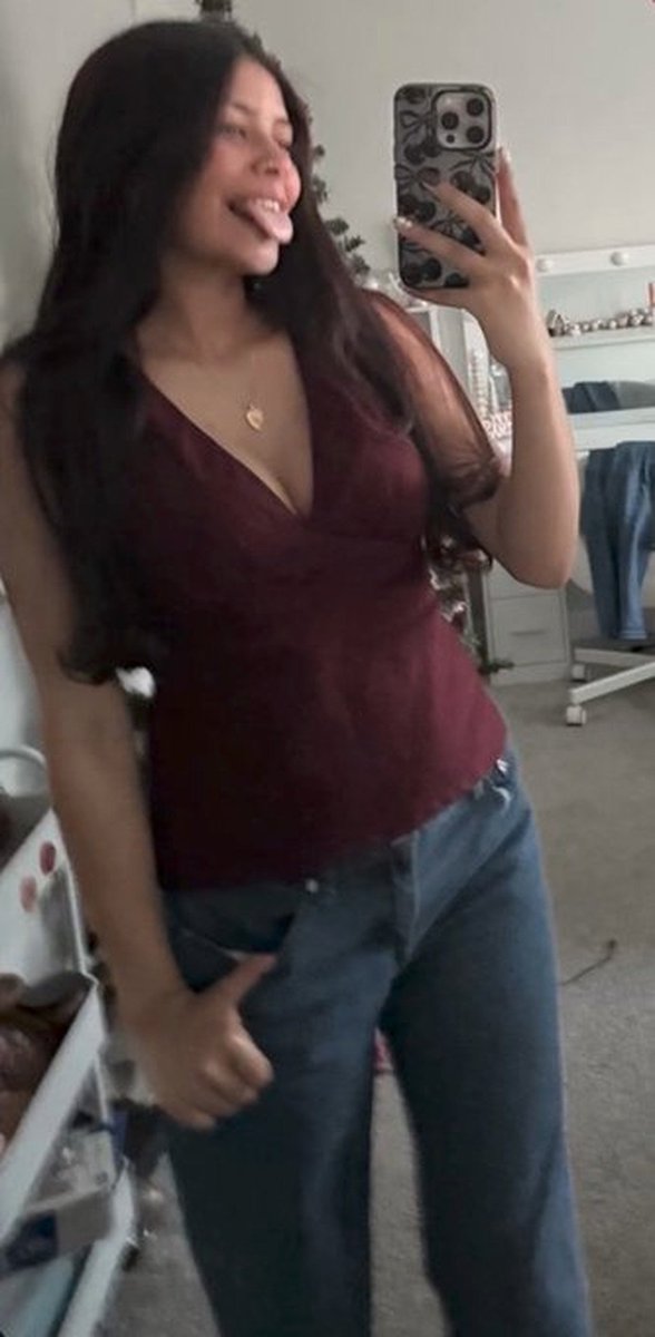 dannnoo33040's tweet photo. 8/10 young girl her cuck wanted me to expose her, if you want me to rate your irls dm me https://t.co/CGF2DvzOKY
