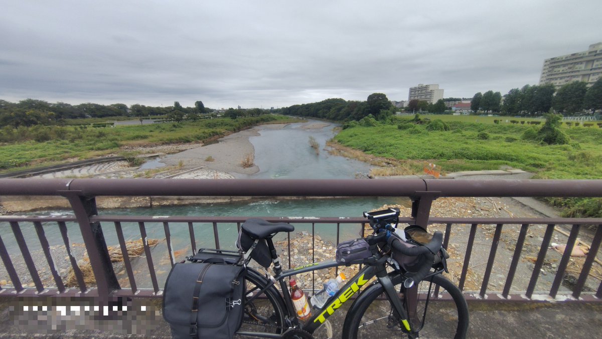 deokoma's tweet photo. 朝ライド出ようと思ったらかみさんから通勤用の電動アシスト自転車がパンクしてるから治せと。。
イヤイヤ昨日言ってくれよ！雨で外に出ないんだから！
久々にゴム糊とパッチで補修(ロードだとチューブ換えちゃうから)
入間アウトレットで寿製麺よしかわの醤油ラーメン https://t.co/PGYypmlgRs