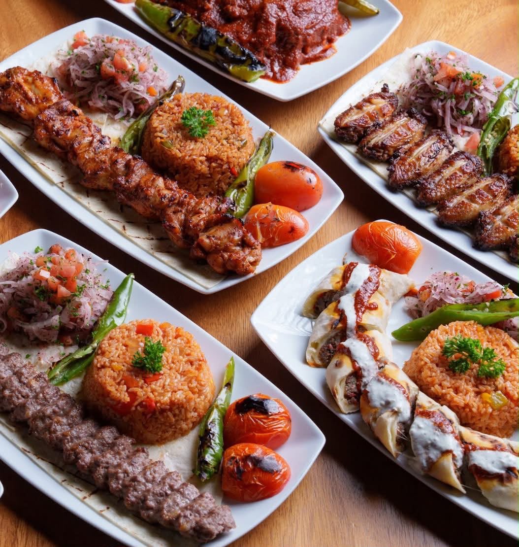 saudi_thai's tweet photo. من الأماكن الجميلة في بوكيت 🇹🇭

مطعم 🍽️ CUT Grill &amp; Lounge 
بإطلالة على البحيرة، ويقدم تشكيلة من المأكولات التركية واللحوم 🥩 
بالإضافة إلى المأكولات التايلاندية 🇹🇭

📍 Boat Avenue | Phuket
احفظها لرحلتك القادمة 🇹🇭🤍 https://t.co/G4ytucMWwA