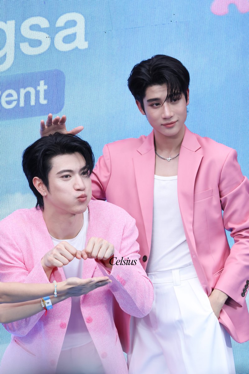Celsius0306's tweet photo. พี่ธีกับน้องอิงล่ะ ~ 🫢

#innjkrsn #ongsacelcius 
#GangnamClinicxInnOngsa https://t.co/CccVXYcJdE