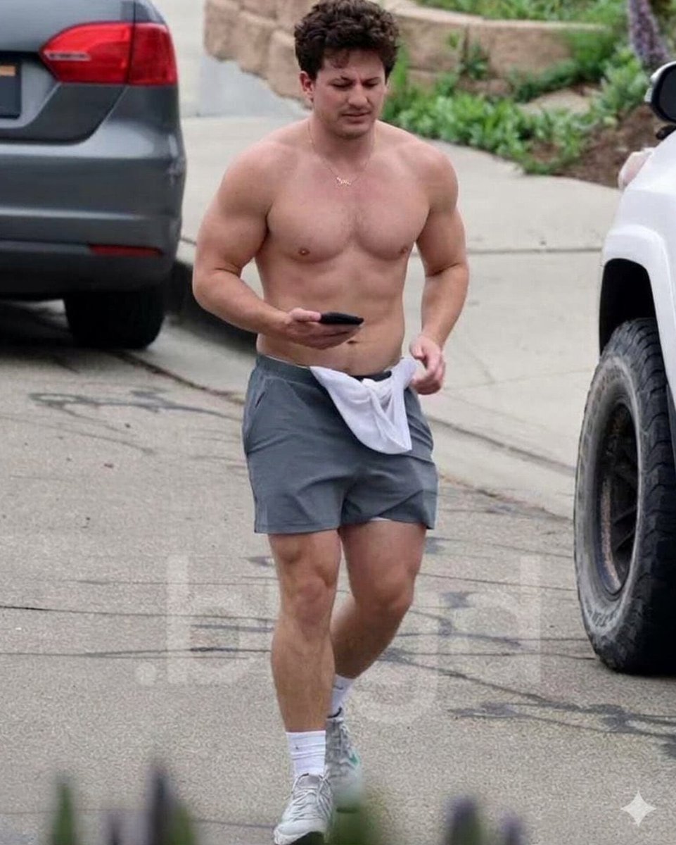 dorawhite47's tweet photo. charlie puth 
Goes Shirtless for Morning Workout .... https://t.co/DTmeN3J5XB