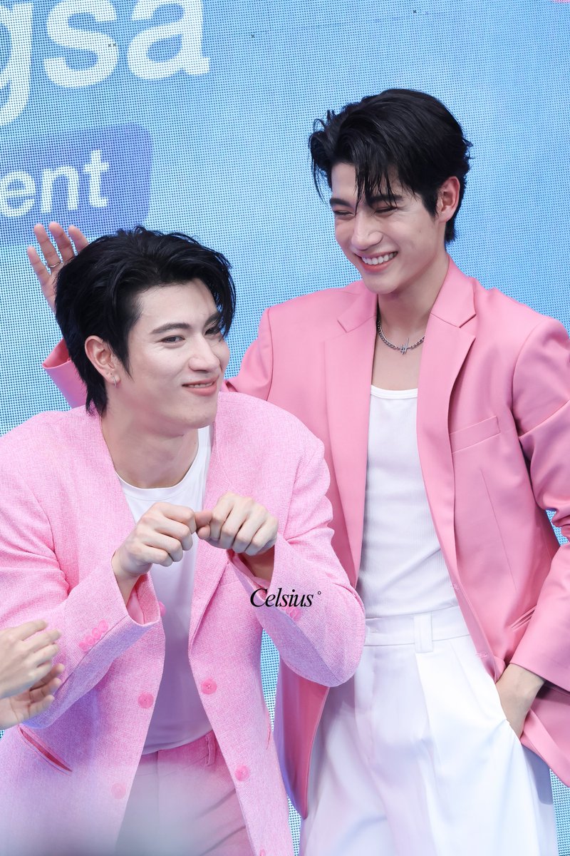Celsius0306's tweet photo. พี่ธีกับน้องอิงล่ะ ~ 🫢

#innjkrsn #ongsacelcius 
#GangnamClinicxInnOngsa https://t.co/CccVXYcJdE