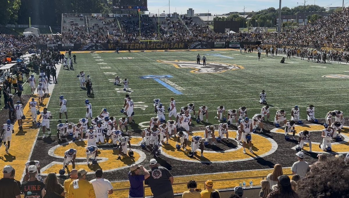 CameronMCaldwel's tweet photo. @JonnyRoot_ @Coach_SD The entire team brought that attitude at the start. I was there and it was very cool to see them all praying before kickoff. https://t.co/sISMbh3Xi2