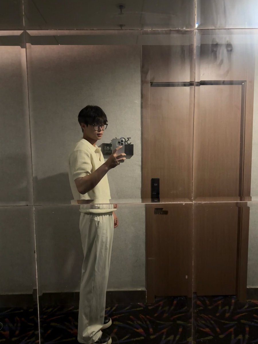 DropTheB1azo's tweet photo. 你太不坚定了有我没他 https://t.co/LMHbwzxXdo