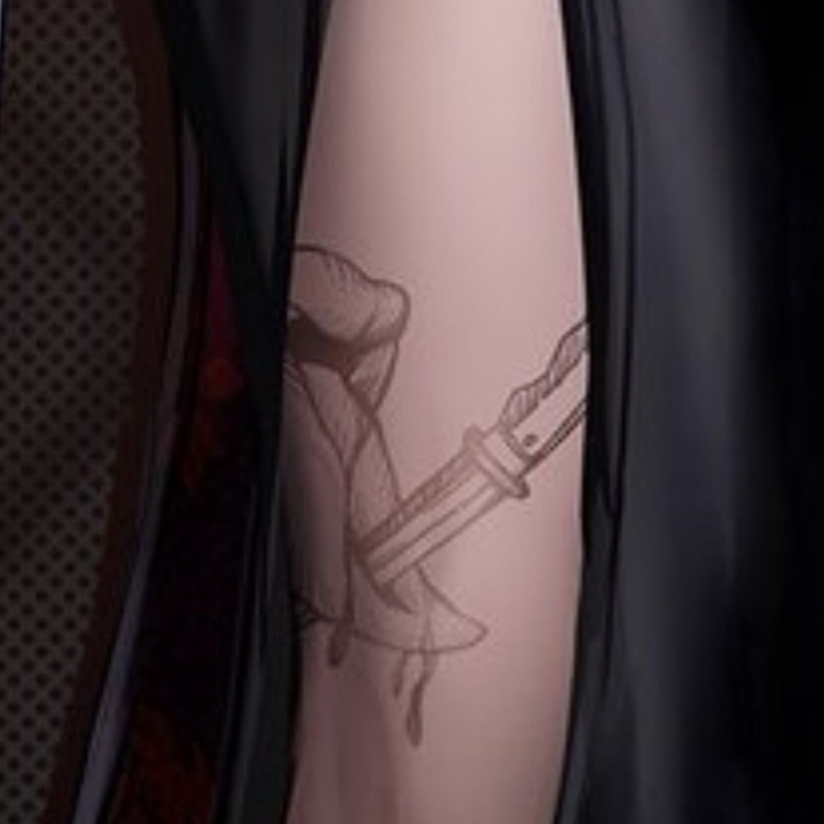 0miyak0's tweet photo. Can't stop thinking about her tattoo 🔪 https://t.co/hGCpBvapGM