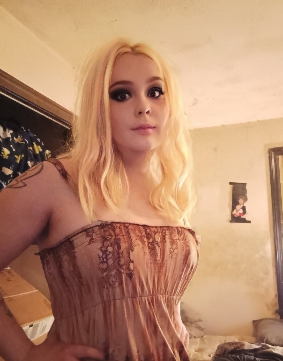 BeckyXRae's tweet photo. -Side account to @NikkiBBooty
And @AllieKatchDTF
-Transgender OC
-Bi no lean
-Will fuck anyone
-Messages open to all
-Loves ass and feet from girls
-Loves her ass and feet pleased too
-No real life accounts please
-Drama = blocked
-Not on everyday don't beg for replies https://t.co/5Xg4scj8j9