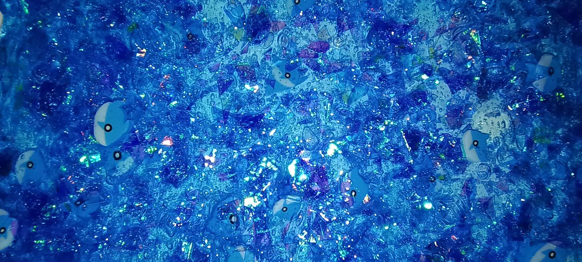 Tank_The_Artist's tweet photo. Close-ups of 2 different sea themed slimes.

#photography #slime #slimes #bubbles #star #sprinkles #tinsel #closeupphotography #charm #charms #shark #sharks https://t.co/zO7LnOeTCq