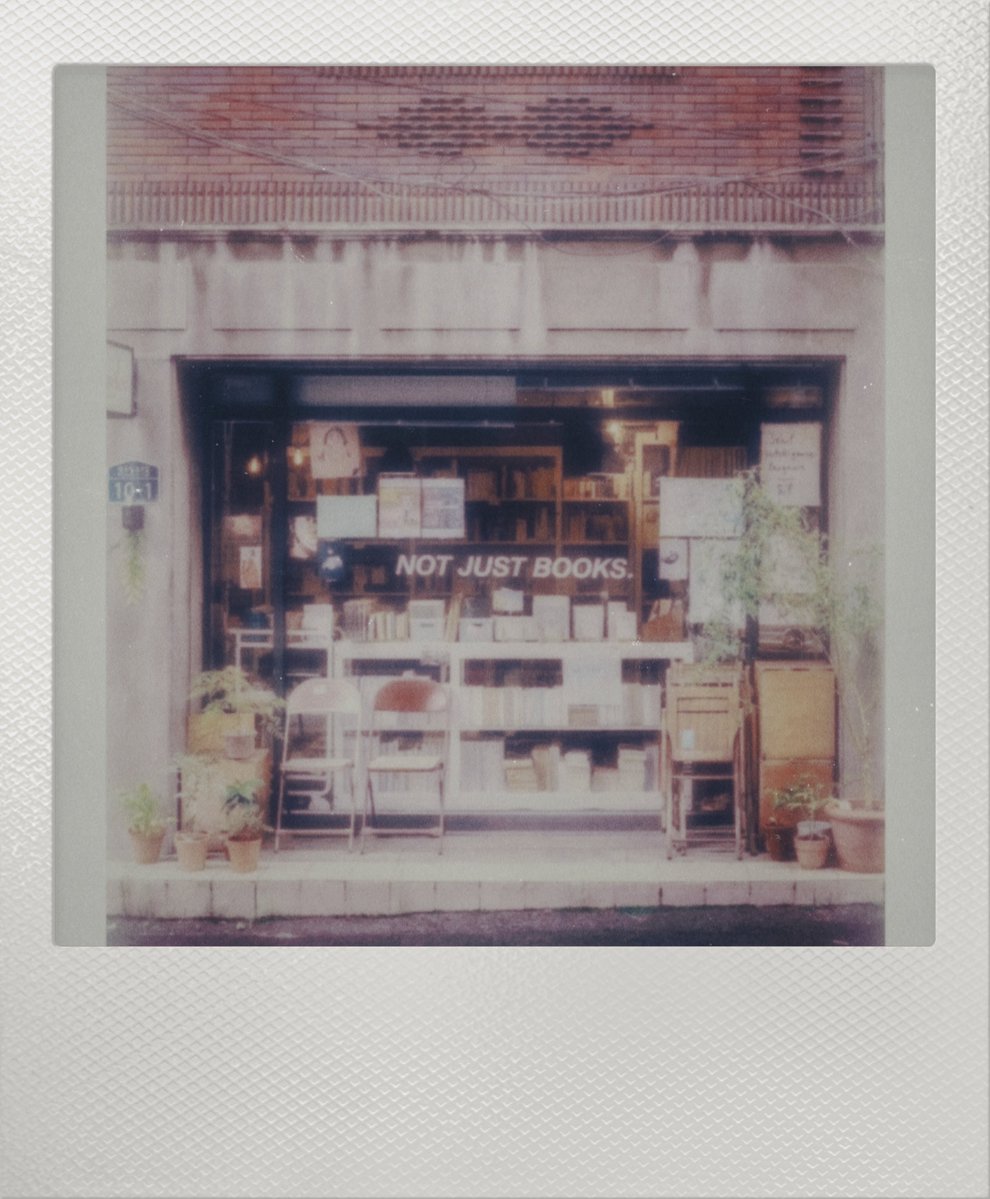 BaraBaskaraa_'s tweet photo. 📍Atelir Kudyavka, SCBD Jakarta selatan.

Mampir ke toko buku yg gatau kalo minggu tutup. Ini pasti yg punya wibu banget deh soalnya namanya aja Kudyavka. A lil bit special, so i took it with my Hasselblad too https://t.co/jrw21QAkZS