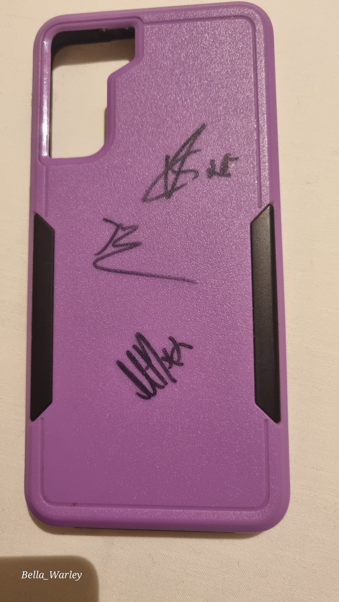 bellawarley27's tweet photo. What an absolutely fantastic night last night in Manchester seeing the amazing Exploring Birdsong had a few tears in my eyes when they played my favourite song Stitch and at the end of the show 

Even got to meet them afterwards and got my phone case signed https://t.co/vHvObyIqx6