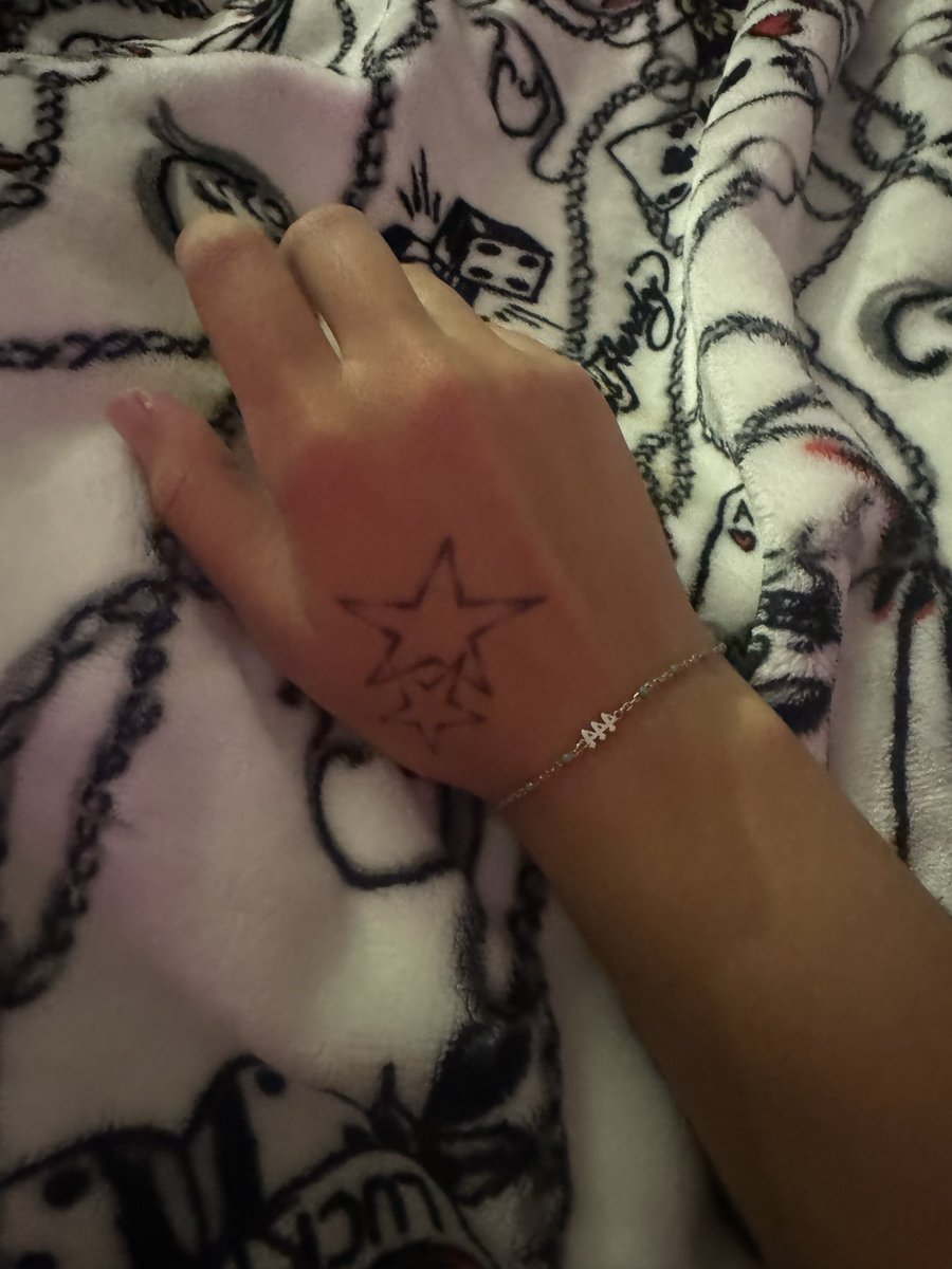 spicysonicey's tweet photo. Something about this is so gutting. The timing? Back to what I started with… the “permanent” bracelet coming off just a couple days ago. Hmm. https://t.co/JgOy1Nw6N2