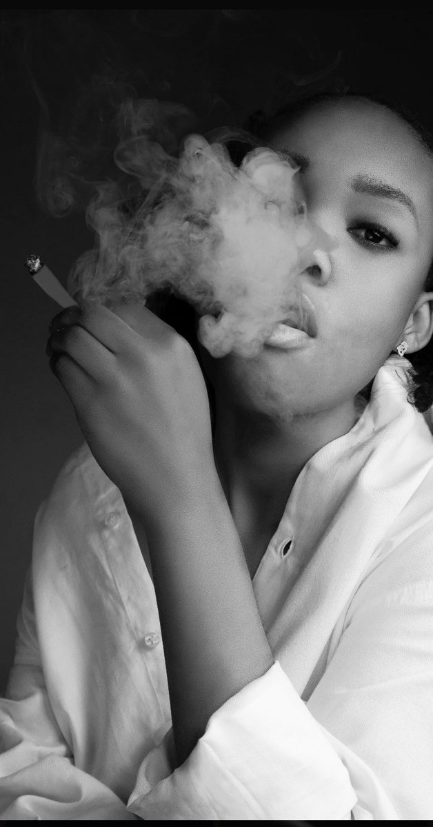 DaswinDee's tweet photo. I was strolling with my sister when I saw some guys smoking. The smoke in the air inspired this photo, so I recreated the moment in my backyard. 

That’s what CIGR represents to me too, the culture, the moments, and the story behind the smoke. 

$CIGR #cigr @cigrhabana https://t.co/7uocUmboRd