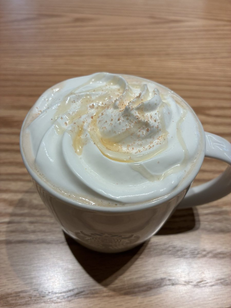 Mr90259452's tweet photo. スタバでチルをする
並々でこぼれそう https://t.co/6g4Qg8V2Qm