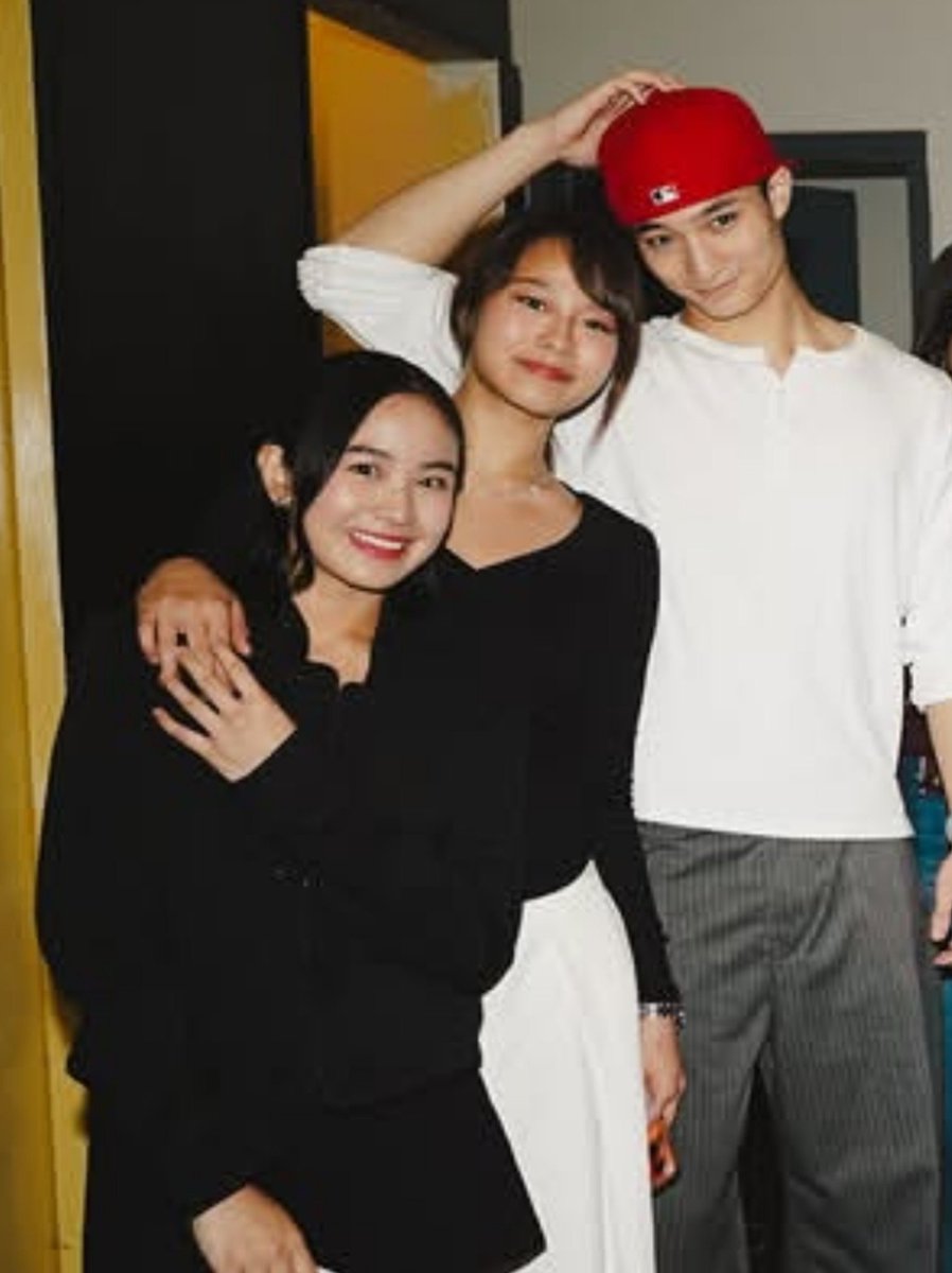 AsdfgHjkl912047's tweet photo. Na para bang parents ni Cap ang LelQuin

#CapriceCayetano #LelQuin https://t.co/XKqkMJSFPf