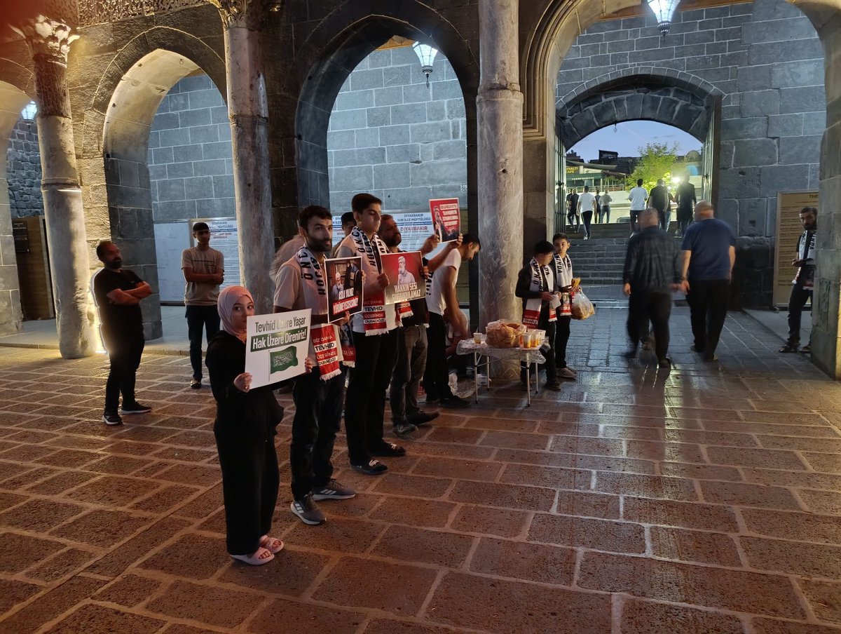 FHDiyrbakir's tweet photo. Diyarbakır Furkan Gönüllüleri olarak sabah namazında bir araya geldik.

Alparslan Kuytul Hocaefendi’nin ve tüm kardeşlerimizin bir an önce özgürlüklerine kavuşmaları için dualar ettik. Buluşmamızın ardından kardeşlerimize çorba ikramında bulunduk.

#AlparslanHocayaÖzgürlük https://t.co/FSuJmKcs0R