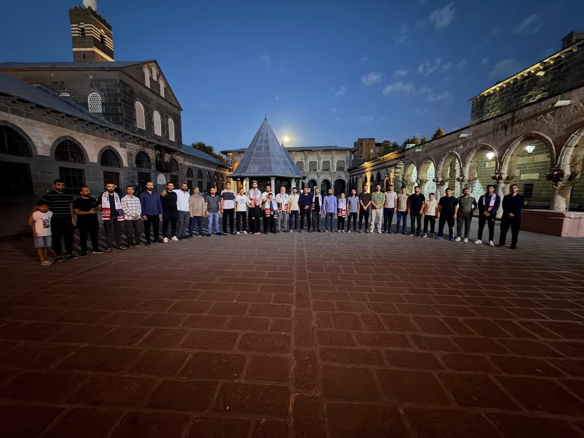 FHDiyrbakir's tweet photo. Diyarbakır Furkan Gönüllüleri olarak sabah namazında bir araya geldik.

Alparslan Kuytul Hocaefendi’nin ve tüm kardeşlerimizin bir an önce özgürlüklerine kavuşmaları için dualar ettik. Buluşmamızın ardından kardeşlerimize çorba ikramında bulunduk.

#AlparslanHocayaÖzgürlük https://t.co/FSuJmKcs0R