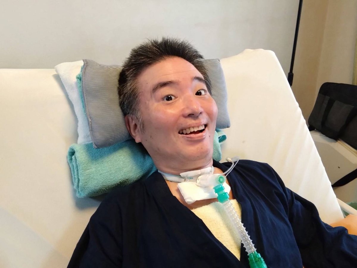 koubouya's tweet photo. 先日月に一度のカニューレ交換をしました♡
いつも通りにＨ医師に華麗に施術していただき
スムーズに新しいカニューレが装着されました♪
今唾液も痰も固めなので
新しいカニューレとの相性は大切なのです〜
吸引もそうですが
脇漏れも少ない方が嬉しいのです♡
仲良くやっていきます♪（＾Ｏ＾） https://t.co/9oyp1ABBnN