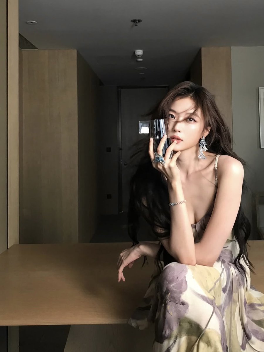 00932215_'s tweet photo. 이 언니의 매력이란
첫 번째는 완전 귀엽고 두 번째는 어른여자
둘다 너무 좋음 https://t.co/WipYbqxcVE