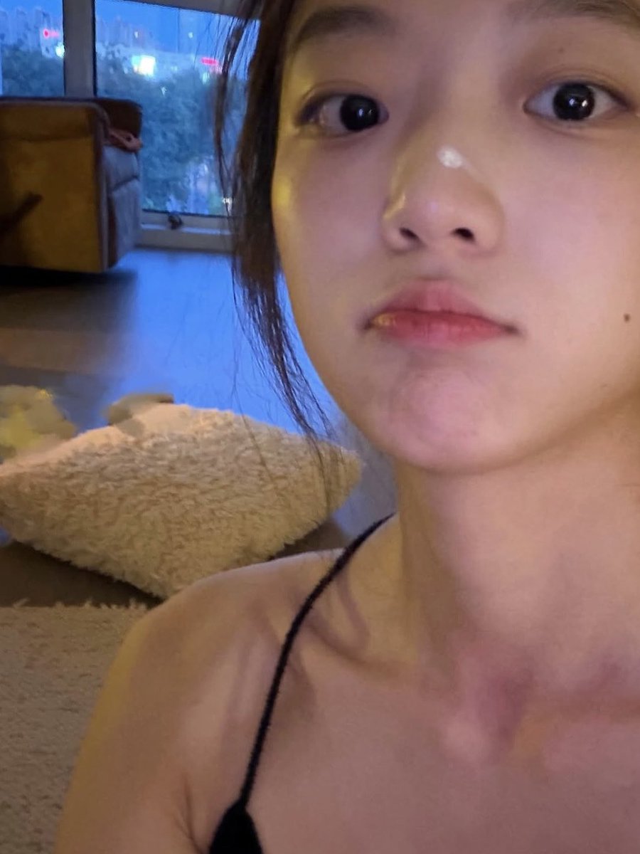 00932215_'s tweet photo. 이 언니의 매력이란
첫 번째는 완전 귀엽고 두 번째는 어른여자
둘다 너무 좋음 https://t.co/WipYbqxcVE