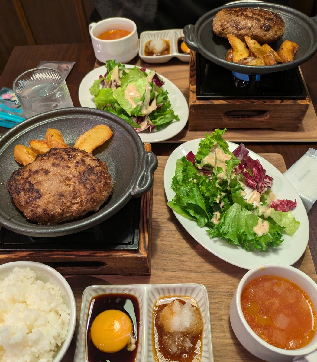 ninjinchachacha's tweet photo. まどマギ見てきた〜🤗全くわからなかった！頭弱いからかも…ほむさや！！！
今日も楽しかった〜次はガルパン見に行く🫶♥️ https://t.co/EkGTRfpvAC