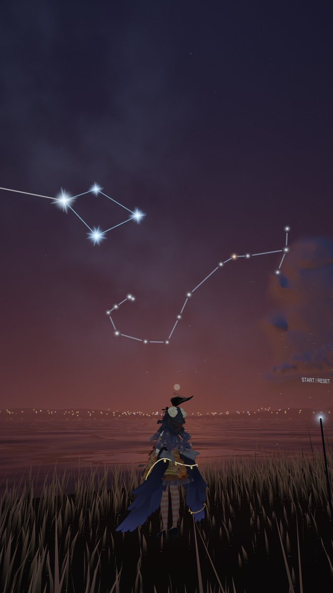 tetra_moon's tweet photo. ワールド　Blued memory - パーティクルライブ
作者様　　いちごくん45

夕暮れ時の海辺のチルワールド
夕暮れ時を楽しんだりパーティクルライブを眺めたりできる

このワールドではジャンプができないようだ
パーティクルライブは激しい点滅や視点移動は無いので、リラックスしながら視聴しよう
海面を歩く事もできるので、夕暮れを活かした良い感じの写真を撮ろう
#VRChat_world紹介 #VRChat
