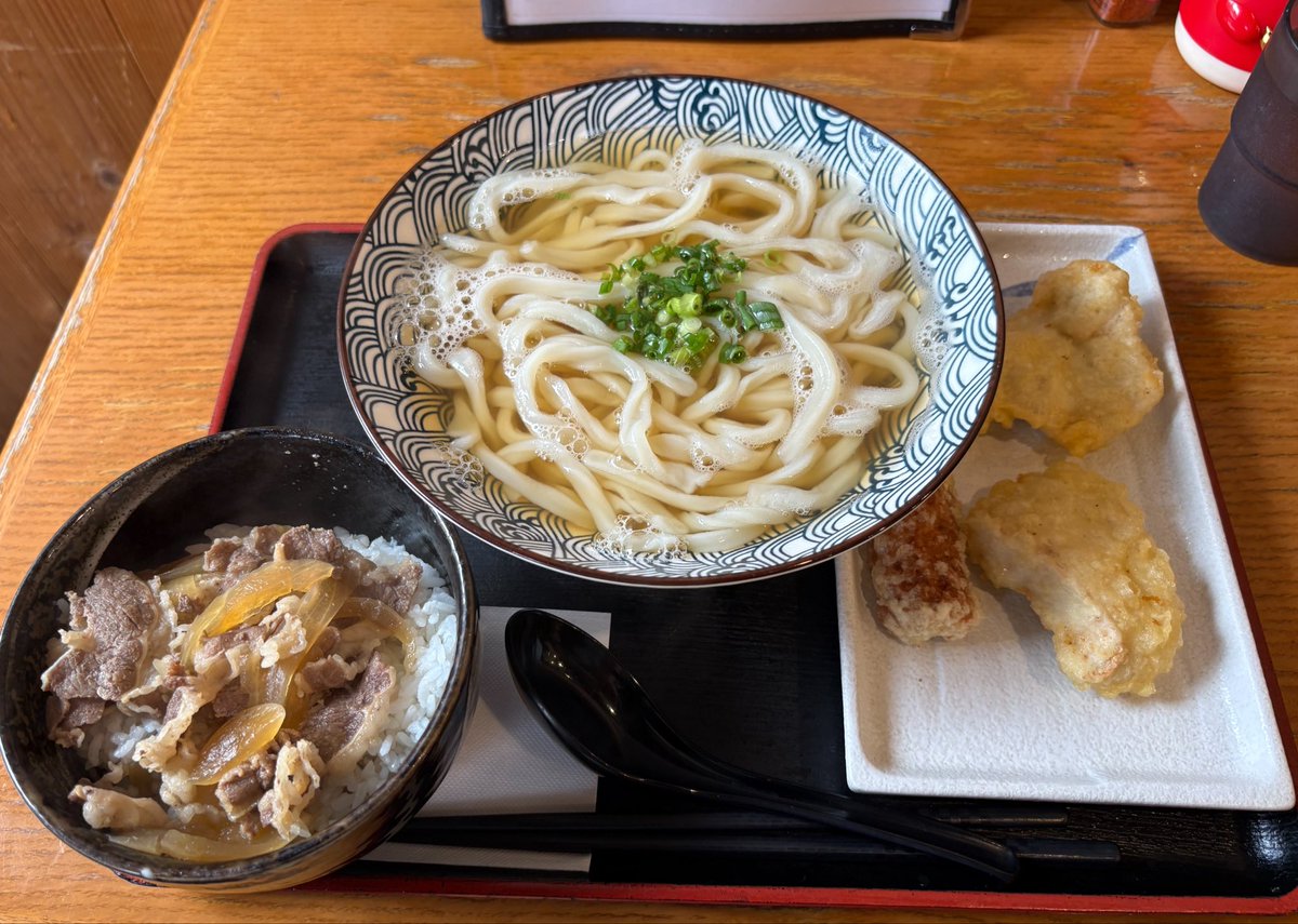 iwamoto_'s tweet photo. カンポ大井町

HORES
最初減って、卓移動して
増えて😊
レイトレジスト前に減って🥲
原点になり

レイトレジスト後は、1Rで飛んで
終了でした🥲

お昼はうどん、とり天ちくわ天、牛丼
夜は、豚骨ラーメンでした。
美味しかったです😊

おわり https://t.co/S6ctImzv3P