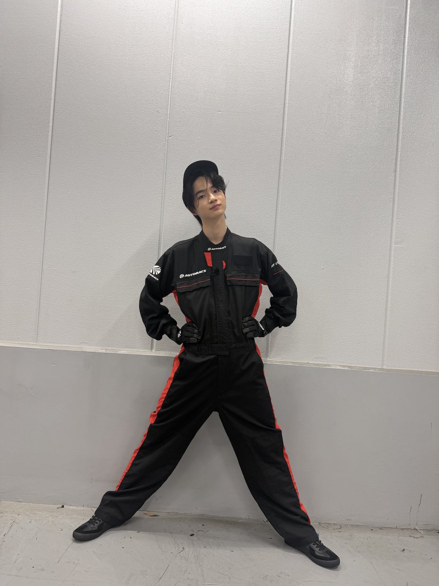 keitatsu_staff's tweet photo. 「御社でインターンよろしいでしょうか？」ご覧いただけましたか？

インターン生として、集中している越山、
いつもより身長が高い気がして、足元を見たら、、 ※4枚目

どこの点検中か、TVerの見逃し配信で確認してください🫣

⚠️まだ身長伸びてます、、

#御社でインターン
#天狗の台所
#越山敬達 https://t.co/Znsr9zTqUM