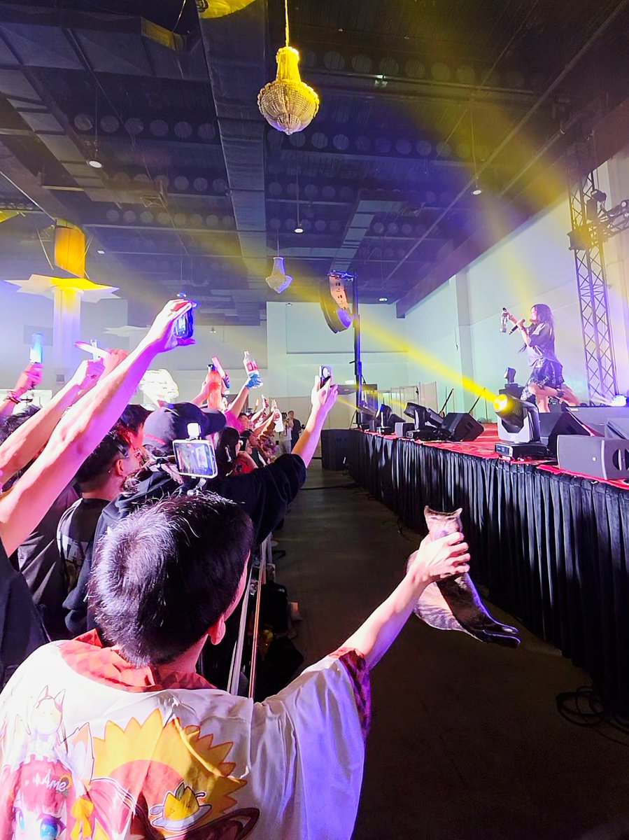 AngJia82645's tweet photo. これが僕がイベントに行く理由。最高のパフォーマンスと素敵なファンの皆さん！
Ameちゃんの次のステージも楽しみにしてます！ https://t.co/HBATsAxs3J
