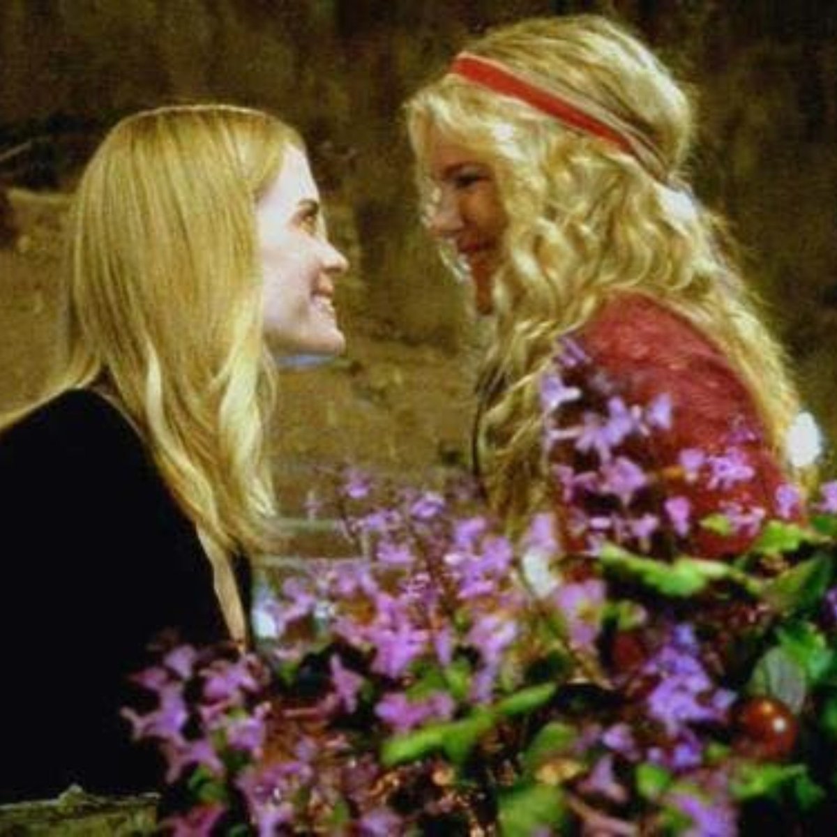rhaenicentyuri's tweet photo. coven truly was the most lesbian season of ahs everybody was doomed yuri https://t.co/Kt2vCS8HhN
