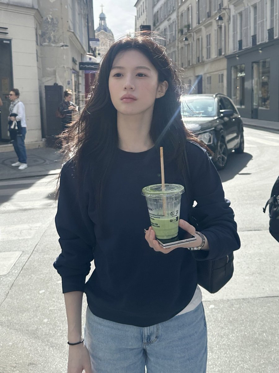 hwanhons's tweet photo. like do you guys get me?? CAN ANYBODY HEAR ME?! HELLO??? https://t.co/yyqNozgUiy